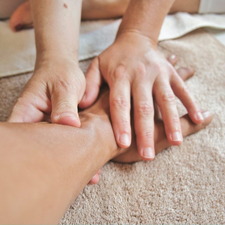 Massage & Taping & Flossing Handmassage